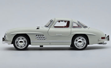 1954 Mercedes-Benz 300SL 1:24 Diecast Scale Model Car Collectible