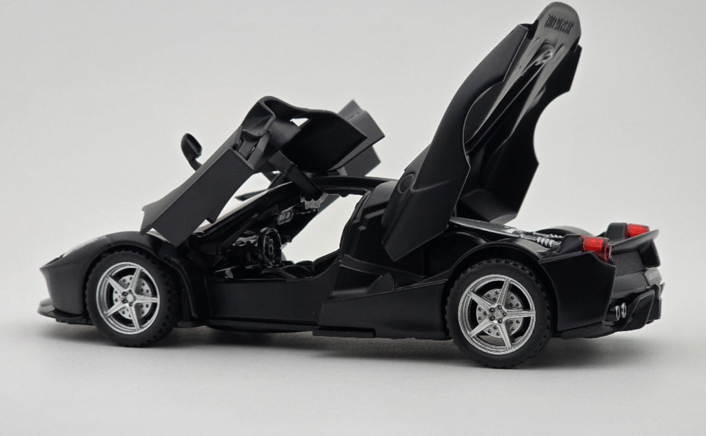 Ferrari LaFerrari 1:24 Diecast Model Car – Assorted Colors