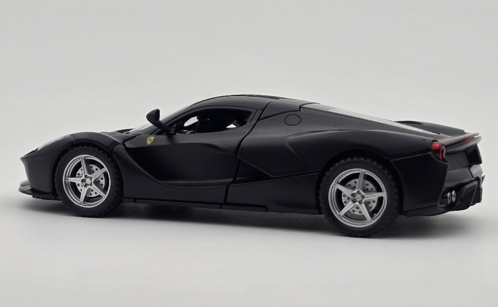 Ferrari LaFerrari 1:24 Diecast Model Car – Assorted Colors