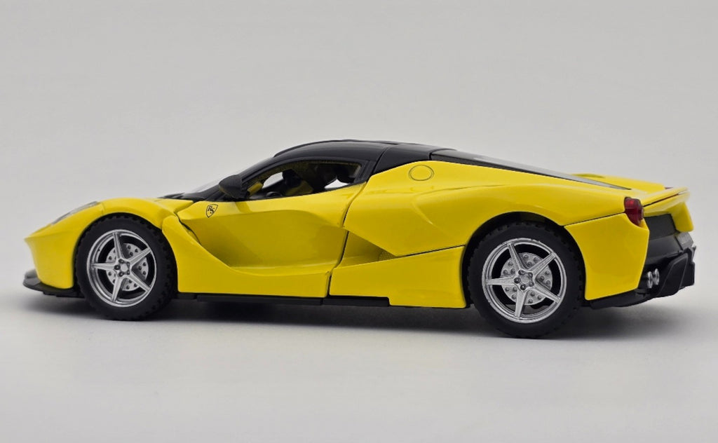 Ferrari LaFerrari 1:24 Diecast Model Car – Assorted Colors
