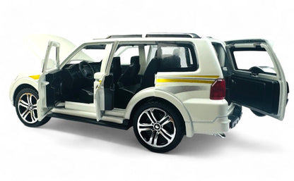 Mitsubishi Pajero 1:24 diecast scale model car collectible