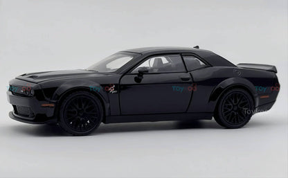 Dodge Challenger SRT Hellcat 1:24 diecast scale model car